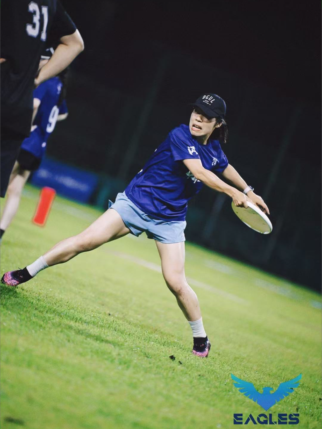 大鹰真草飞盘团建5v5摄影活动海报